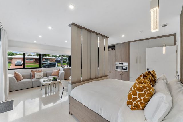 4875 NE 18th Avenue, Oakland Park, FL 33334