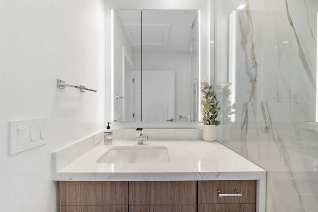 4875 NE 18th Avenue, Oakland Park, FL 33334