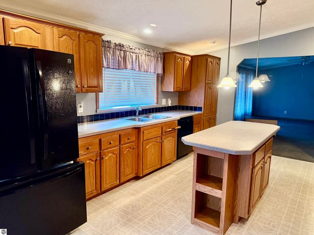 7679 Riverview Drive, St Louis, MI 48880