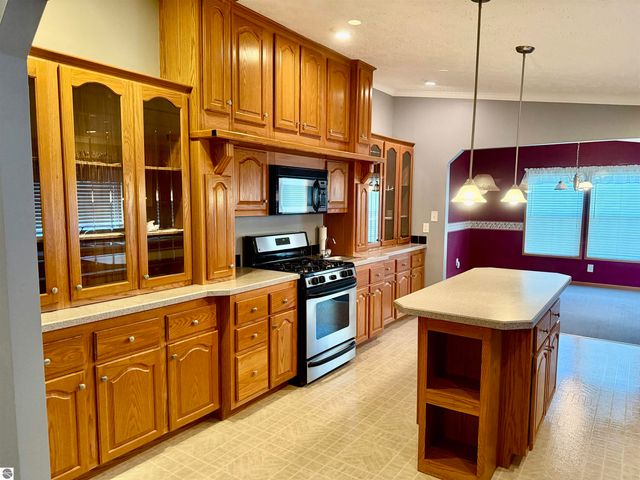 7679 Riverview Drive, St Louis, MI 48880