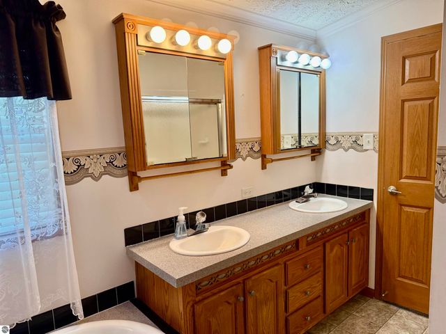 7679 Riverview Drive, St Louis, MI 48880