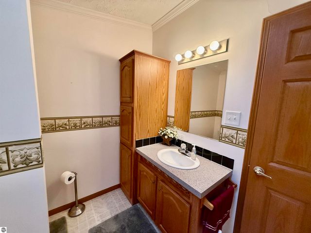 7679 Riverview Drive, St Louis, MI 48880