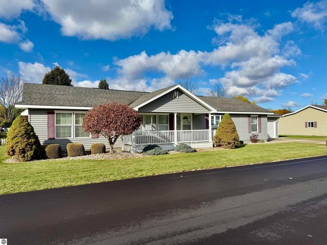 7679 Riverview Drive, St Louis, MI 48880