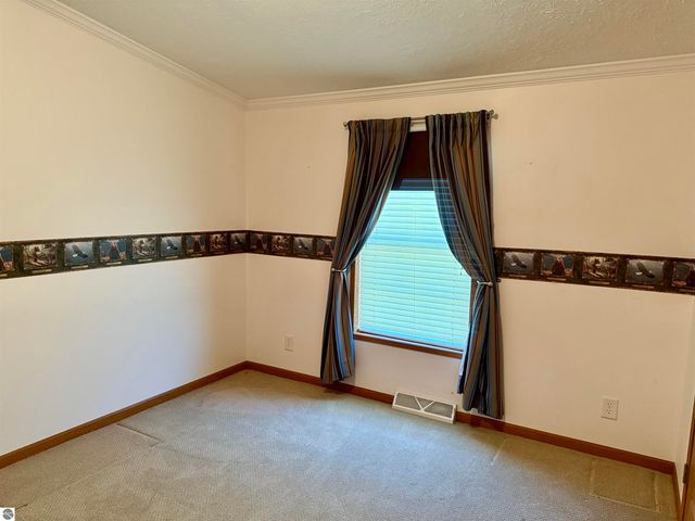 7679 Riverview Drive, St Louis, MI 48880