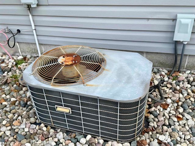 7679 Riverview Drive, St Louis, MI 48880