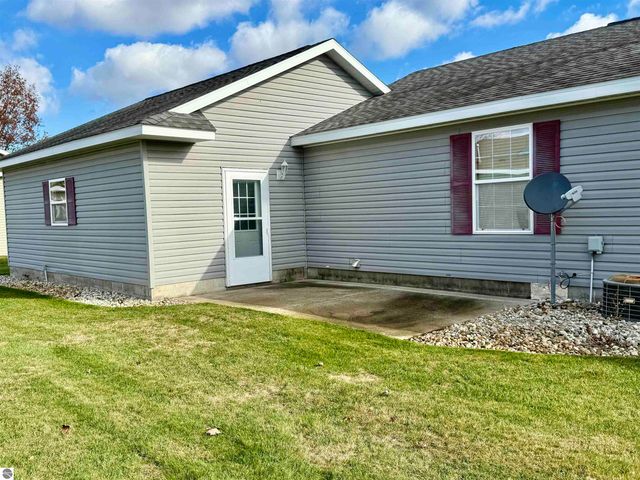 7679 Riverview Drive, St Louis, MI 48880