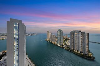 300 S Biscayne Blvd T-3312, Miami, FL 33131