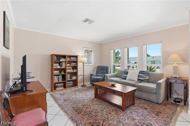 3809 SE 10th AVE, Cape Coral, FL 33904