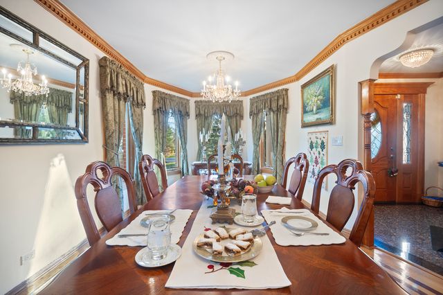 300 N BRADLEY Road, Lake Forest, IL 60048