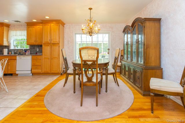 41 W Old Farm Road, Hopewell Junction, NY 12533
