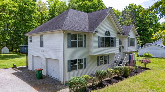 41 W Old Farm Road, Hopewell Junction, NY 12533