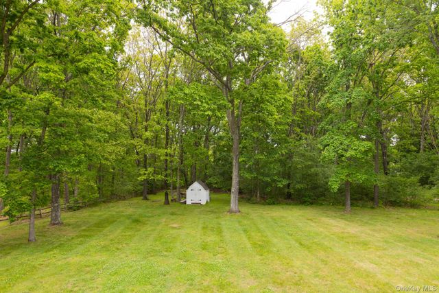 41 W Old Farm Road, Hopewell Junction, NY 12533