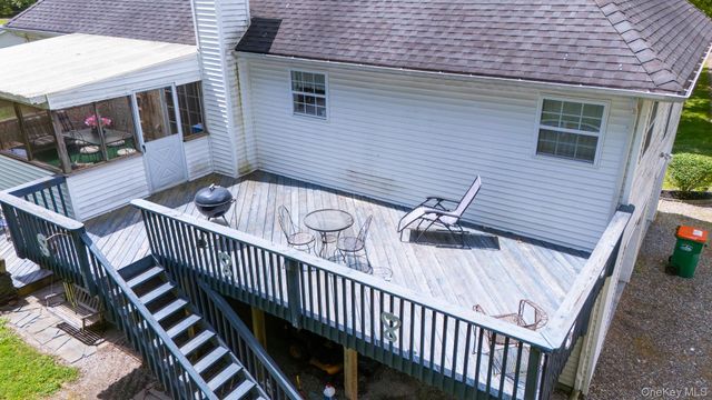 41 W Old Farm Road, Hopewell Junction, NY 12533