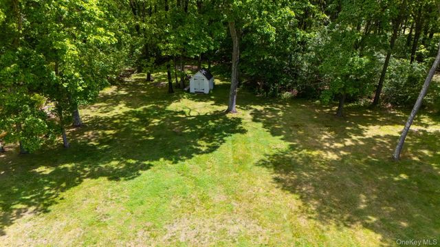 41 W Old Farm Road, Hopewell Junction, NY 12533