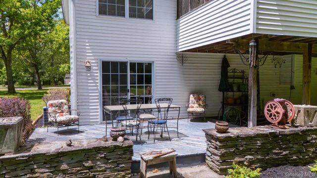 41 W Old Farm Road, Hopewell Junction, NY 12533