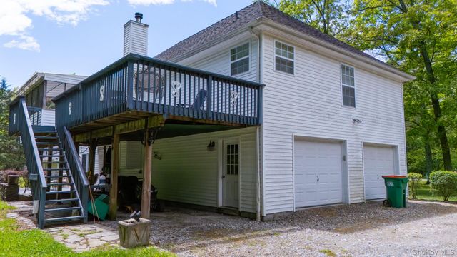 41 W Old Farm Road, Hopewell Junction, NY 12533