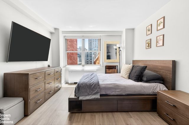 520 E 72nd St Apt 12E, New York City, NY 10021