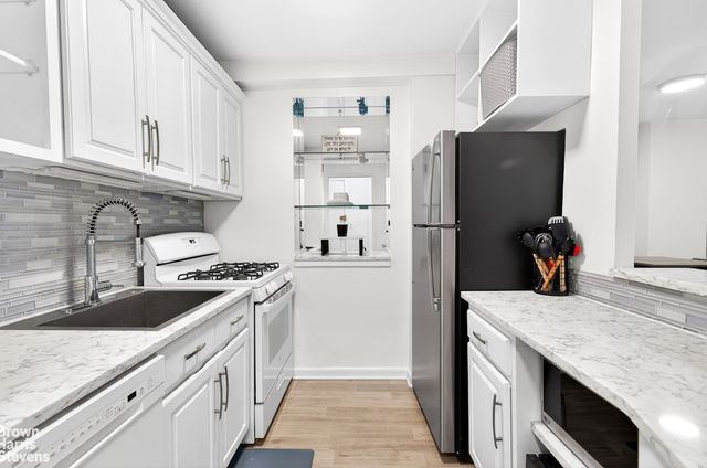 520 E 72nd St Apt 12E, New York City, NY 10021