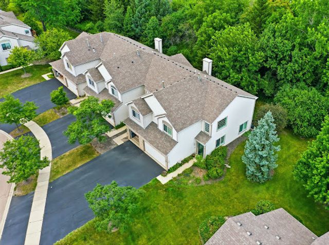 1061 Woodview Court, Aurora, IL 60502