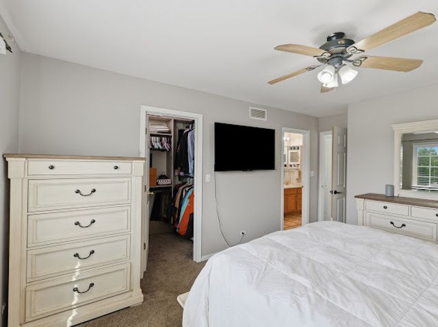 1061 Woodview Court, Aurora, IL 60502