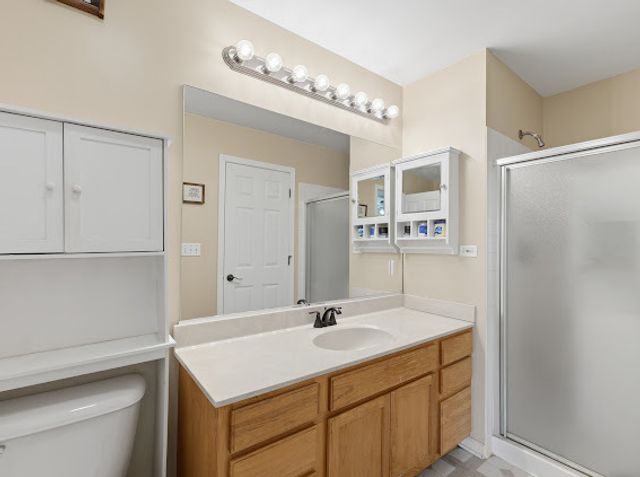 1061 Woodview Court, Aurora, IL 60502