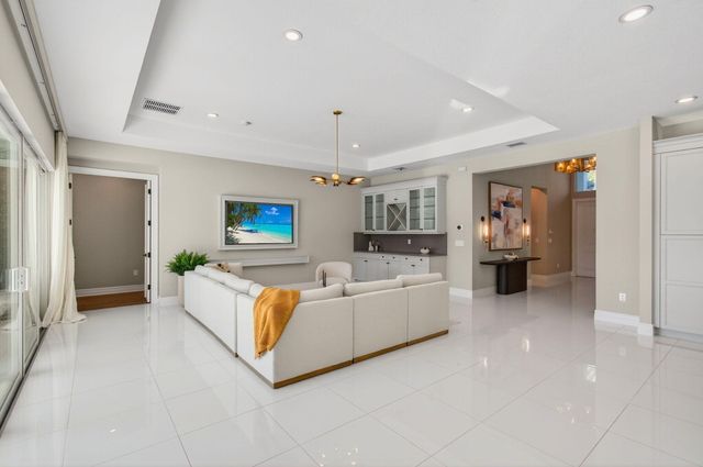 19886 Meadowside Lane Lane, Boca Raton, FL 33498