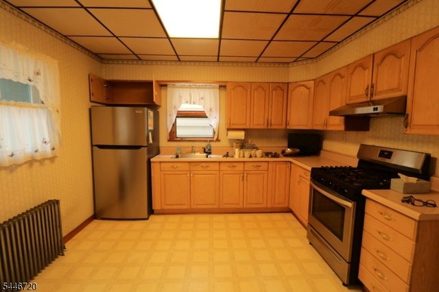15 Darcy St, Newark City, NJ 07105