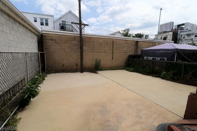 15 Darcy St, Newark City, NJ 07105