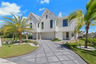 1747 Harbor LN, Naples, FL 34104