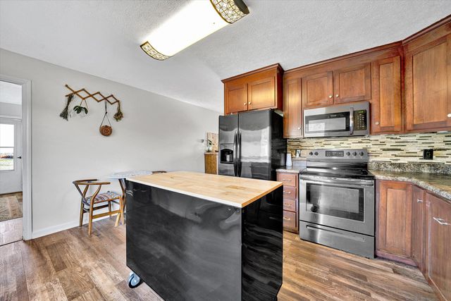 100 Estate DR, Glade Hill, VA 24092