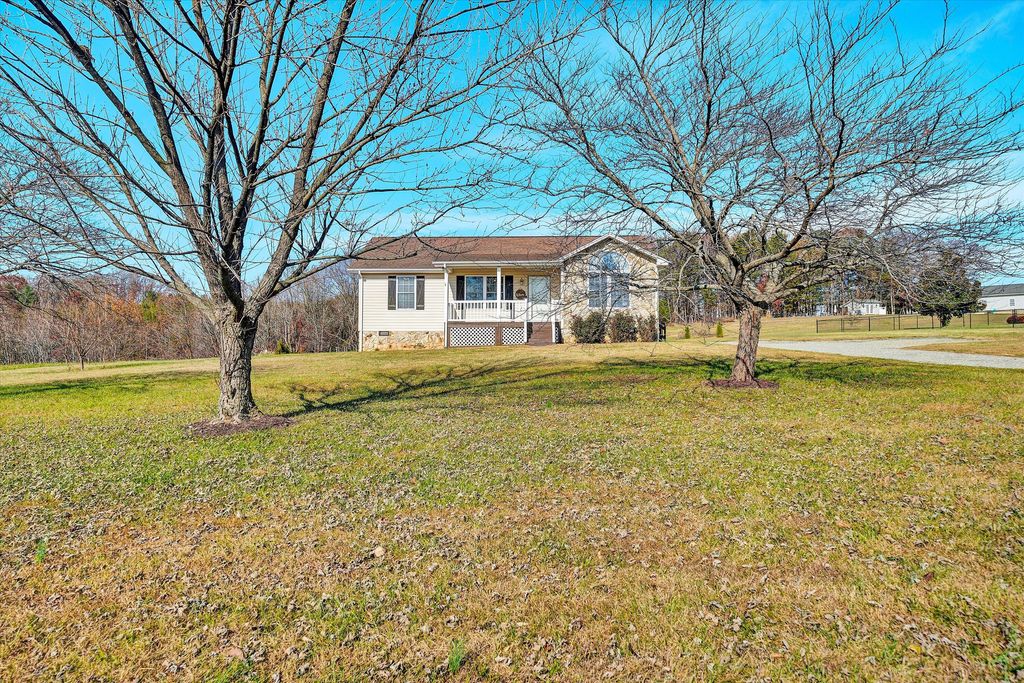 100 Estate DR, Glade Hill, VA 24092