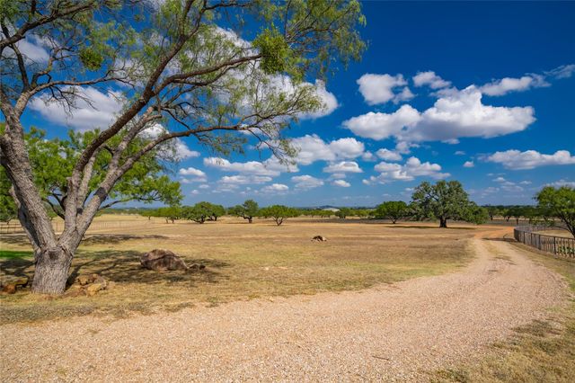 3019 S Highway 16, Llano, TX 78643