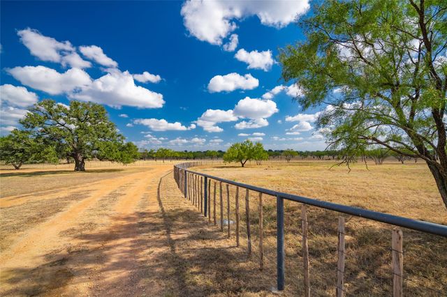 3019 S Highway 16, Llano, TX 78643