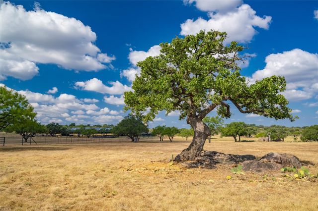 3019 S Highway 16, Llano, TX 78643