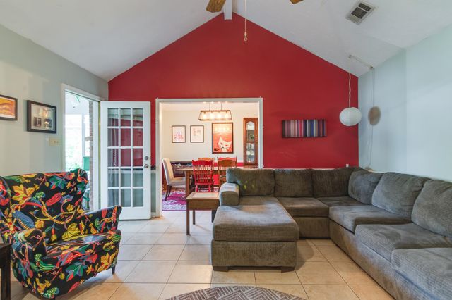 765 PECAN GARDENS CIR W, Memphis, TN 38122