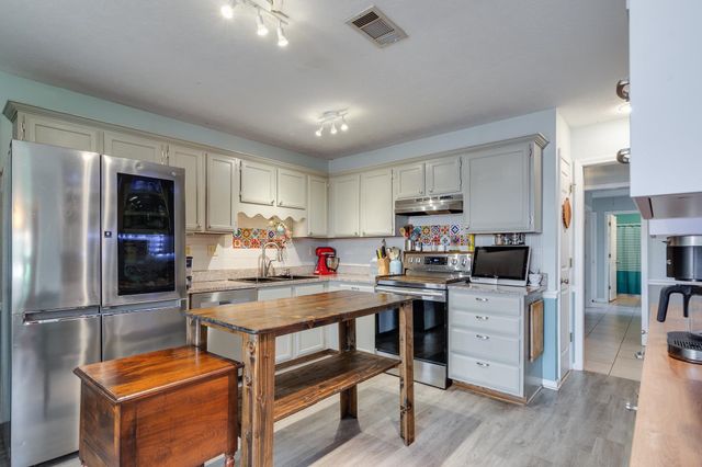 765 PECAN GARDENS CIR W, Memphis, TN 38122