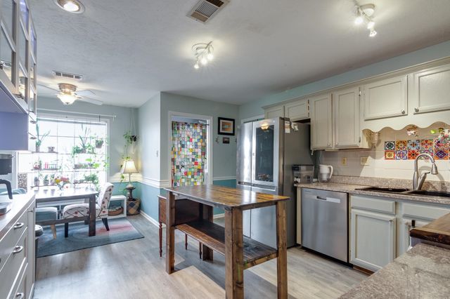 765 PECAN GARDENS CIR W, Memphis, TN 38122