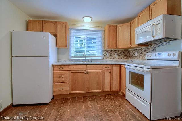 1528 Paramount Street, Novi, MI 48377