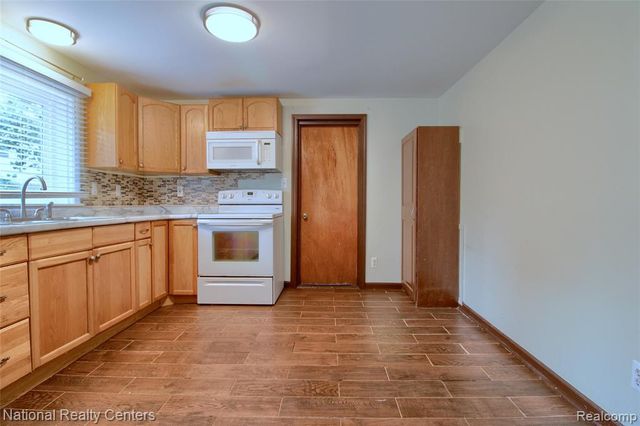 1528 Paramount Street, Novi, MI 48377