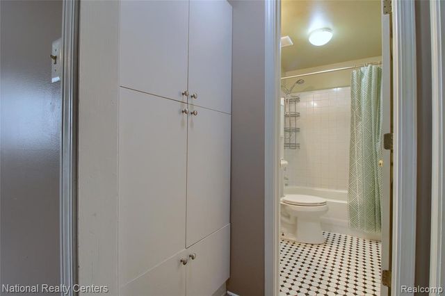 1528 Paramount Street, Novi, MI 48377