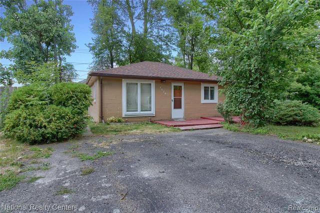 1528 Paramount Street, Novi, MI 48377