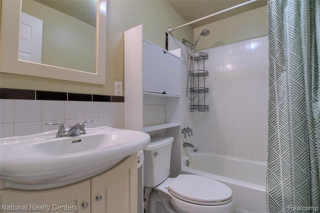 1528 Paramount Street, Novi, MI 48377