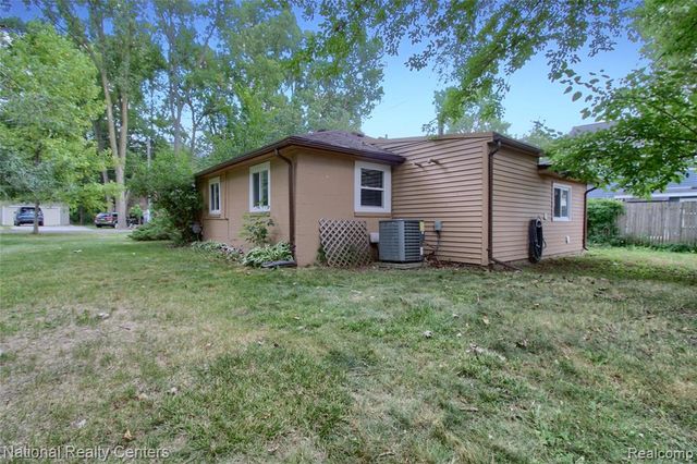 1528 Paramount Street, Novi, MI 48377