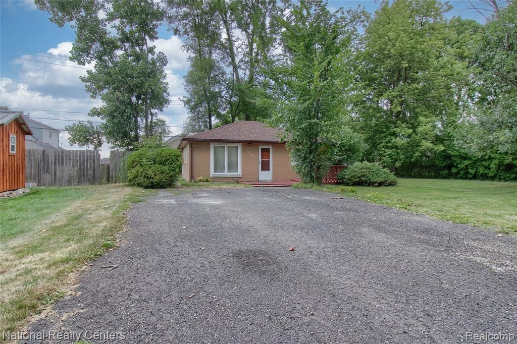 1528 Paramount Street, Novi, MI 48377