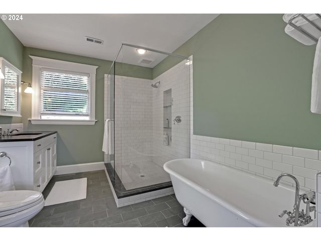 2514 Nw Westover Rd, Portland, OR 97210