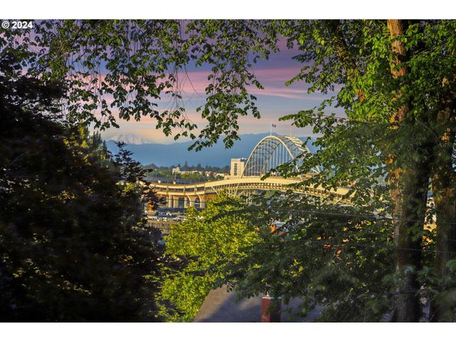 2514 Nw Westover Rd, Portland, OR 97210