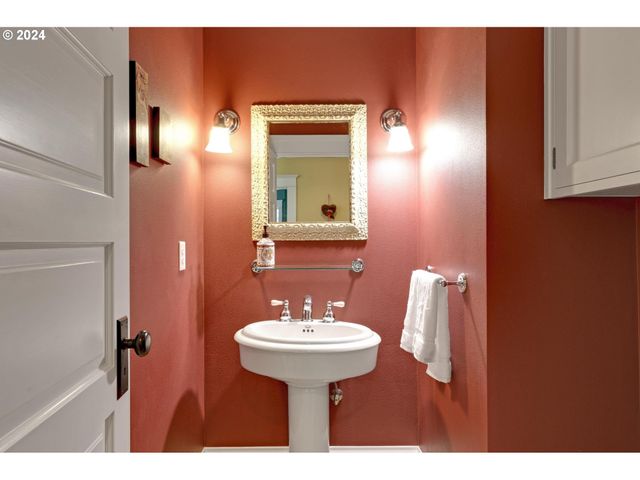 2514 Nw Westover Rd, Portland, OR 97210