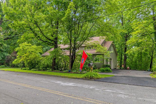 10 Pebble Lane, Signal Mountain, TN 37377