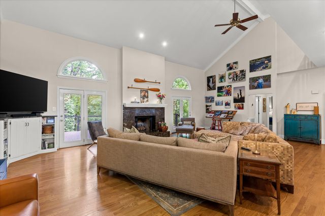 10 Pebble Lane, Signal Mountain, TN 37377