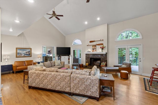 10 Pebble Lane, Signal Mountain, TN 37377